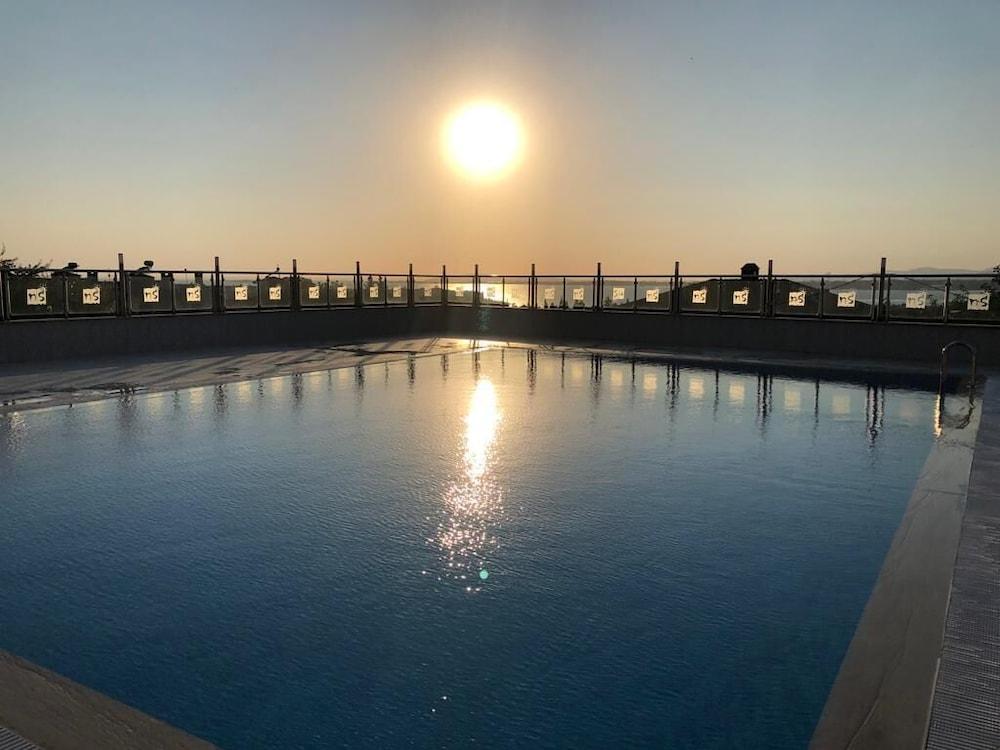 Double Royal Hotel Κοτζαελί Εξωτερικό φωτογραφία